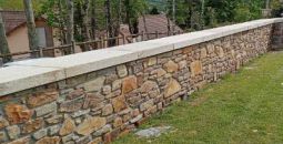 Mur en pierres - tablettes granit